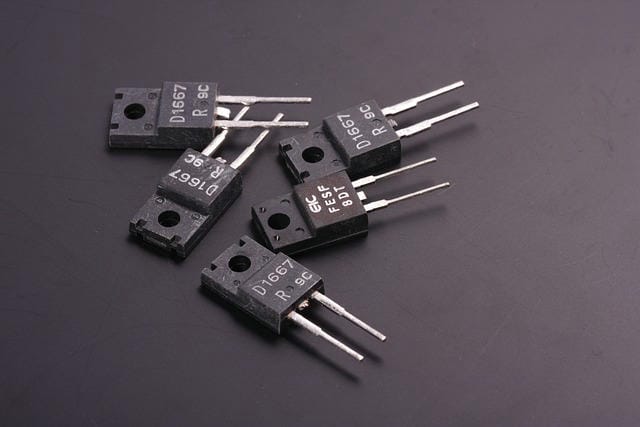 サイバー攻撃時代の必須防御策EDRとはエンドポイント保護の新常識とその進化